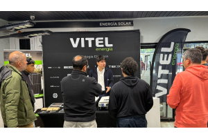 Activación sobre energías renovables y electromovilidad en tienda Vitel Energía Santiago