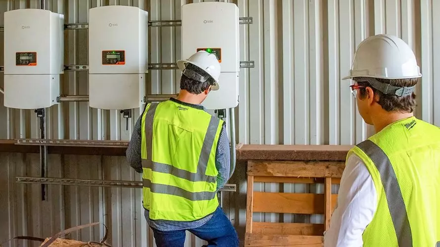 Aspectos claves antes de comprar tu inversor fotovoltaico