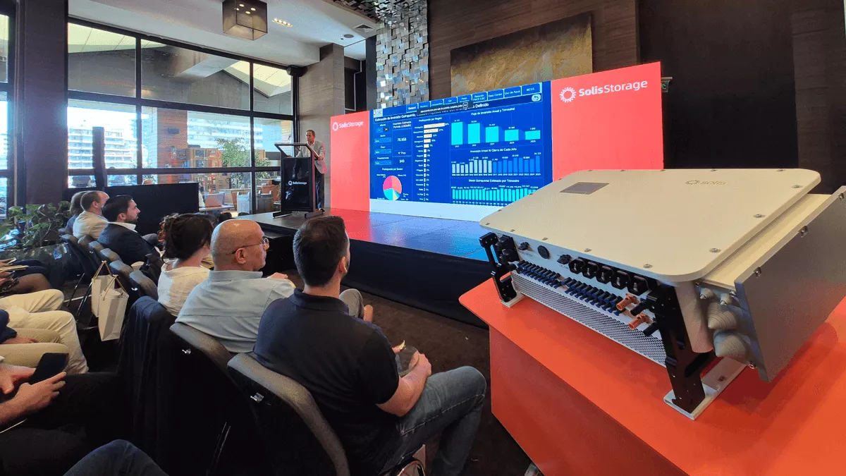 Lanzamiento técnico del inversor híbrido Solis Evercore ESS 125 kW organizado por Vitel Energía en Chile