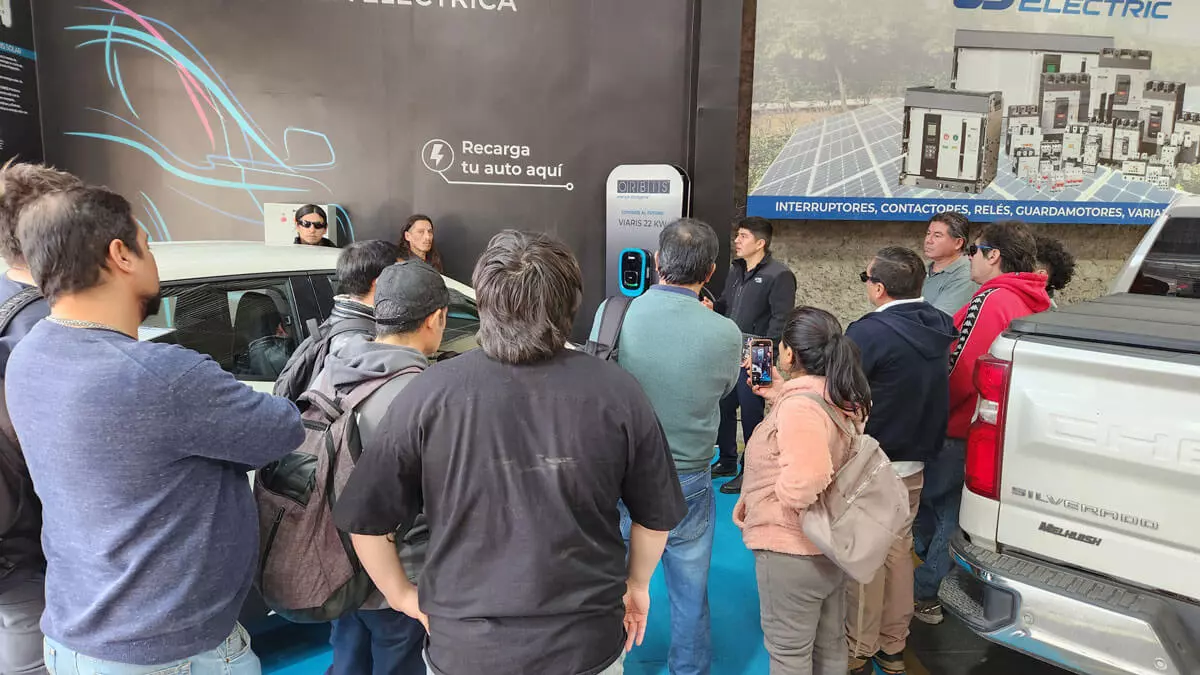 Punto de carga para vehículos eléctricos orbis en vitel energía como ejemplo de infraestructura de electromovilidad en chile