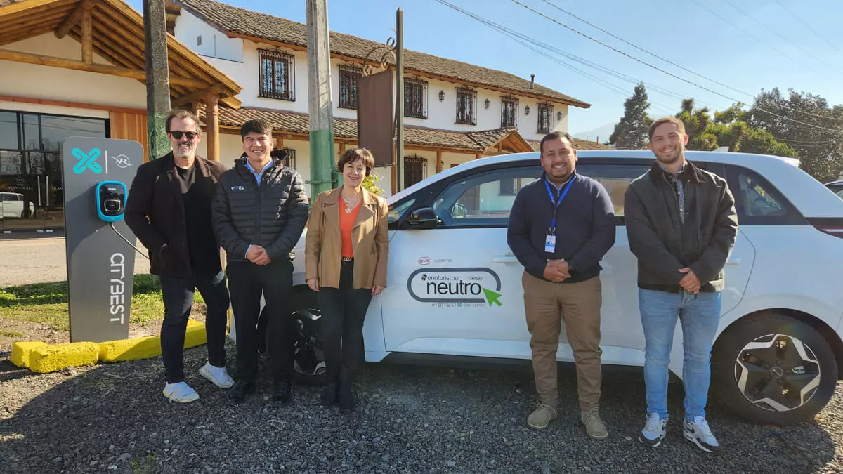Primer punto de carga para autos eléctricos en la Sexta Región promoviendo turismo sostenible