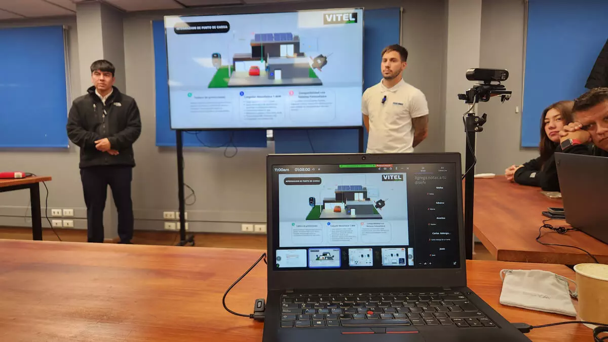 Evento de electromovilidad organizado por Vitel Energía con participación presencial y online