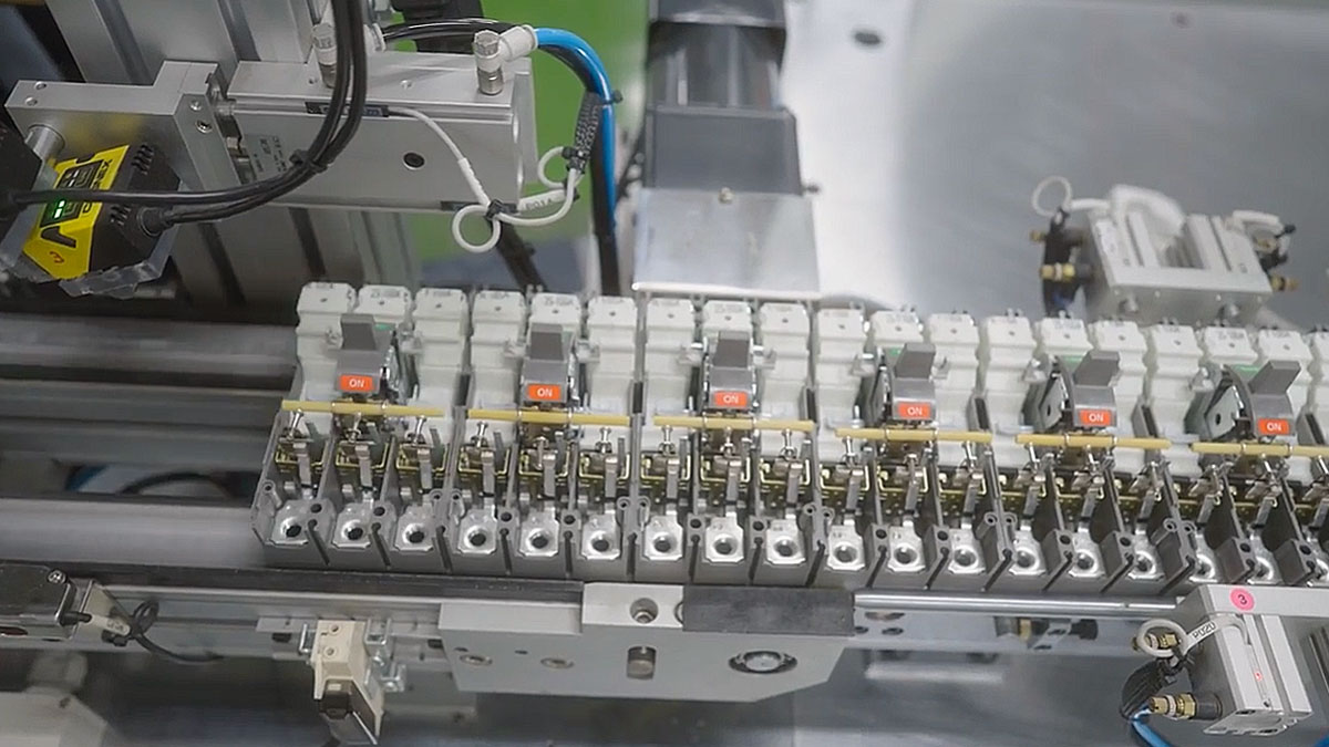 Planta de producción LS Electric en corea del sur con procesos de fabricación, automatización industrial y control de calidad en sistemas de potencia